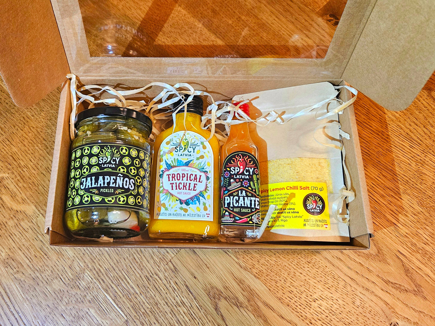 Ziemassvētku dāvanu kaste 1